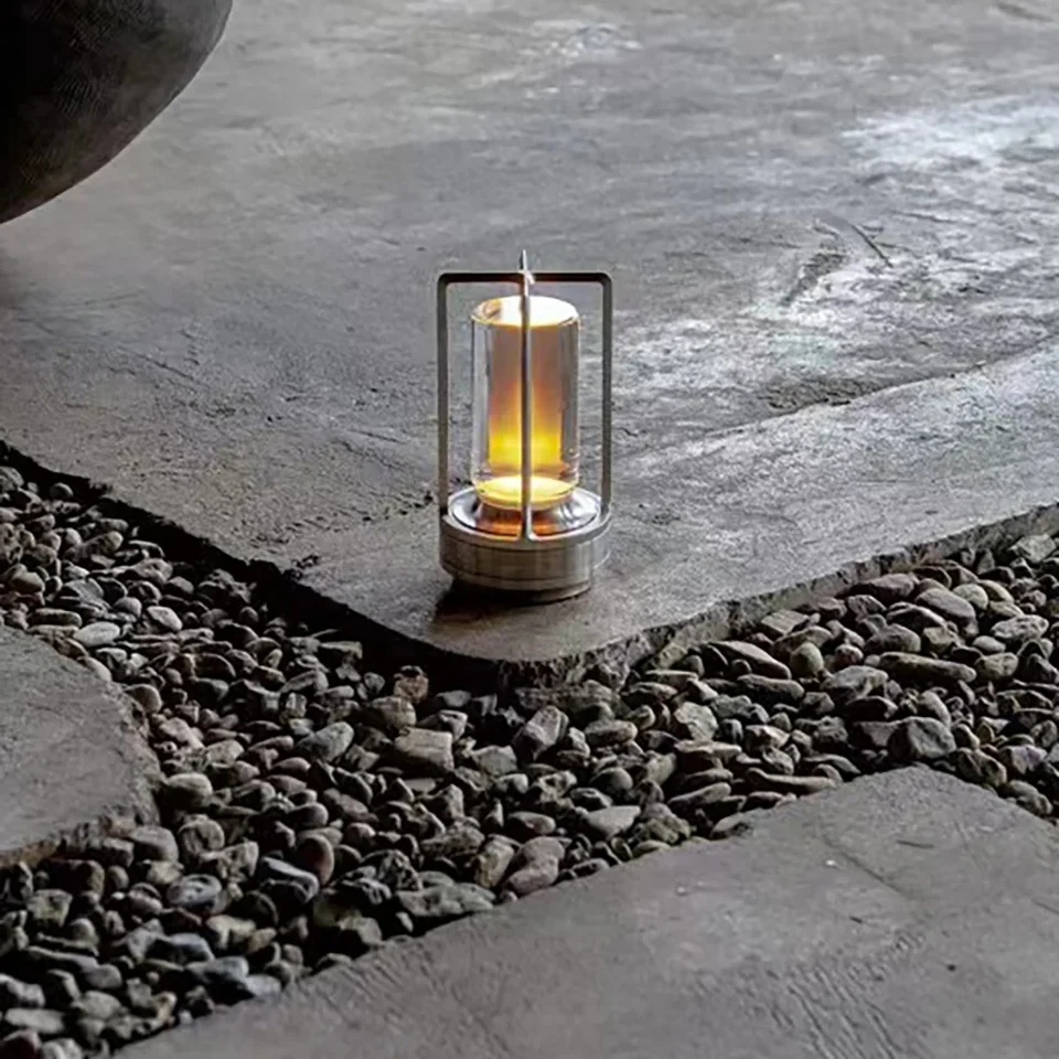 Lampa stołowa LED z akumulatorem, kreatywna lampka nocna do sypialni, lampka nocna z nastrojowym światłem USB do baru i restauracji, srebrna
