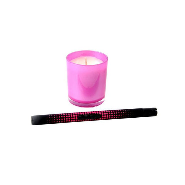 Briquet ovale avec bougie allumée