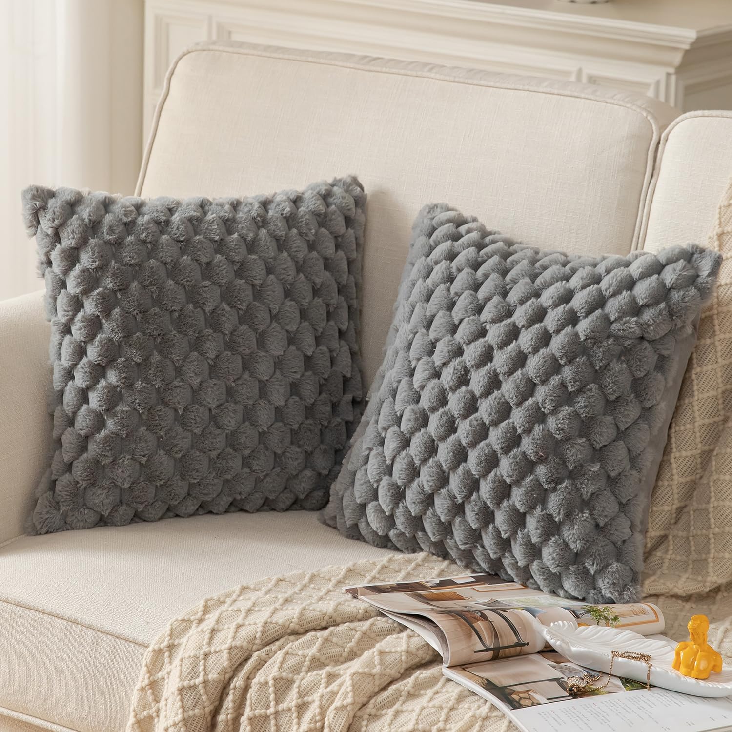 Set di 2 federe per cuscini in pelliccia sintetica super morbida, 45x45 cm, grigie, per divano e camera da letto. - 2