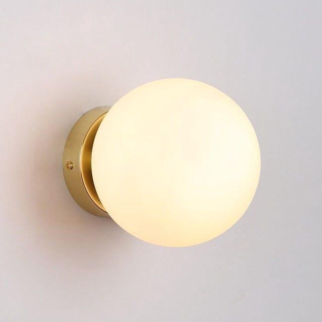 Nowoczesny kinkiet z metalową złotą tarczą i kulą z białego szkła opalowego cm Gniazdo Dekoracyjny design do salonu sypialni lub przedpokoju