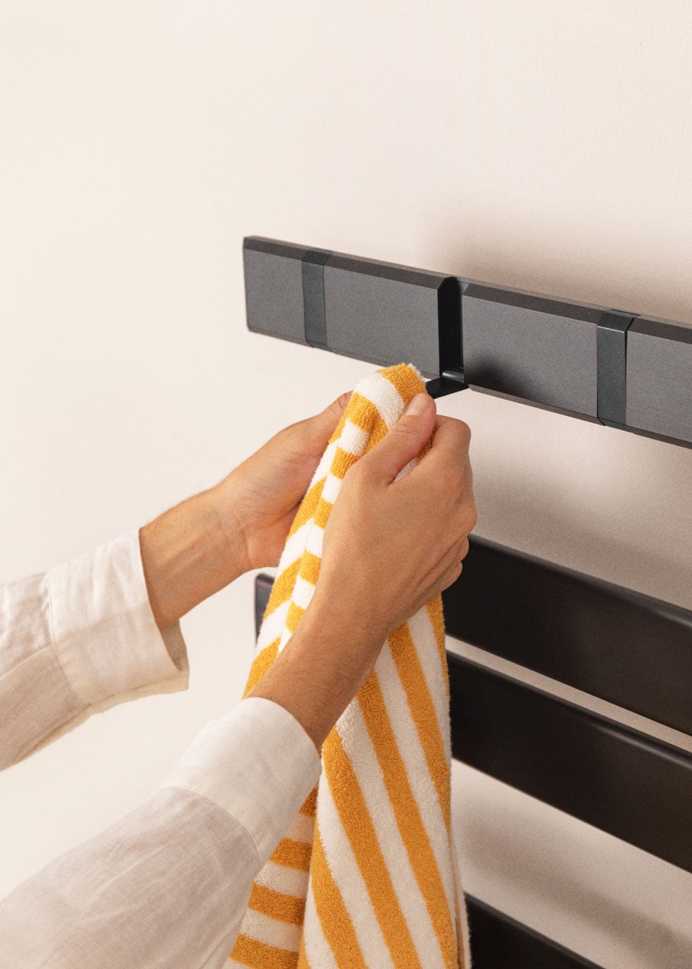 WARM TOWEL MODERN -Toalheiro elétrico de parede Preto - 4
