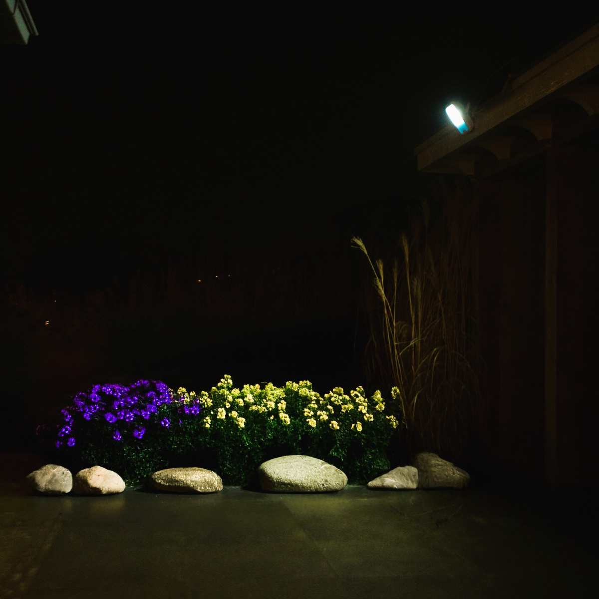 Projecteur Solaire LED Iplux® PowerBeam Pro 2400 lumens – Haute qualité – Capteur de mouvement – IP66 – 6000K – Aluminium - 12