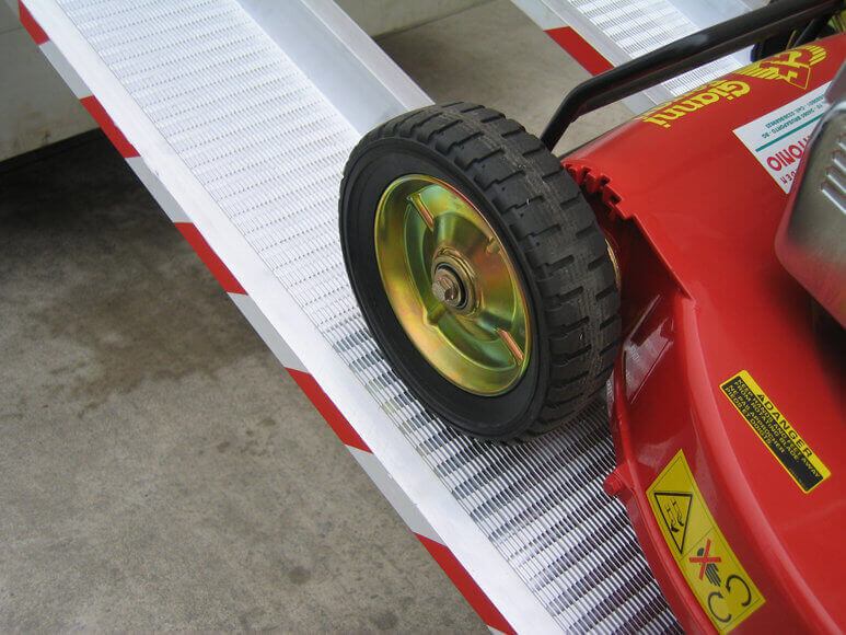 Longueur de rampe 2.00m - Hauteur à franchir de 600mm - charge max par paire 1479kg pour empattement 1000mm - Vendue à l'unité - M050/20U - 5