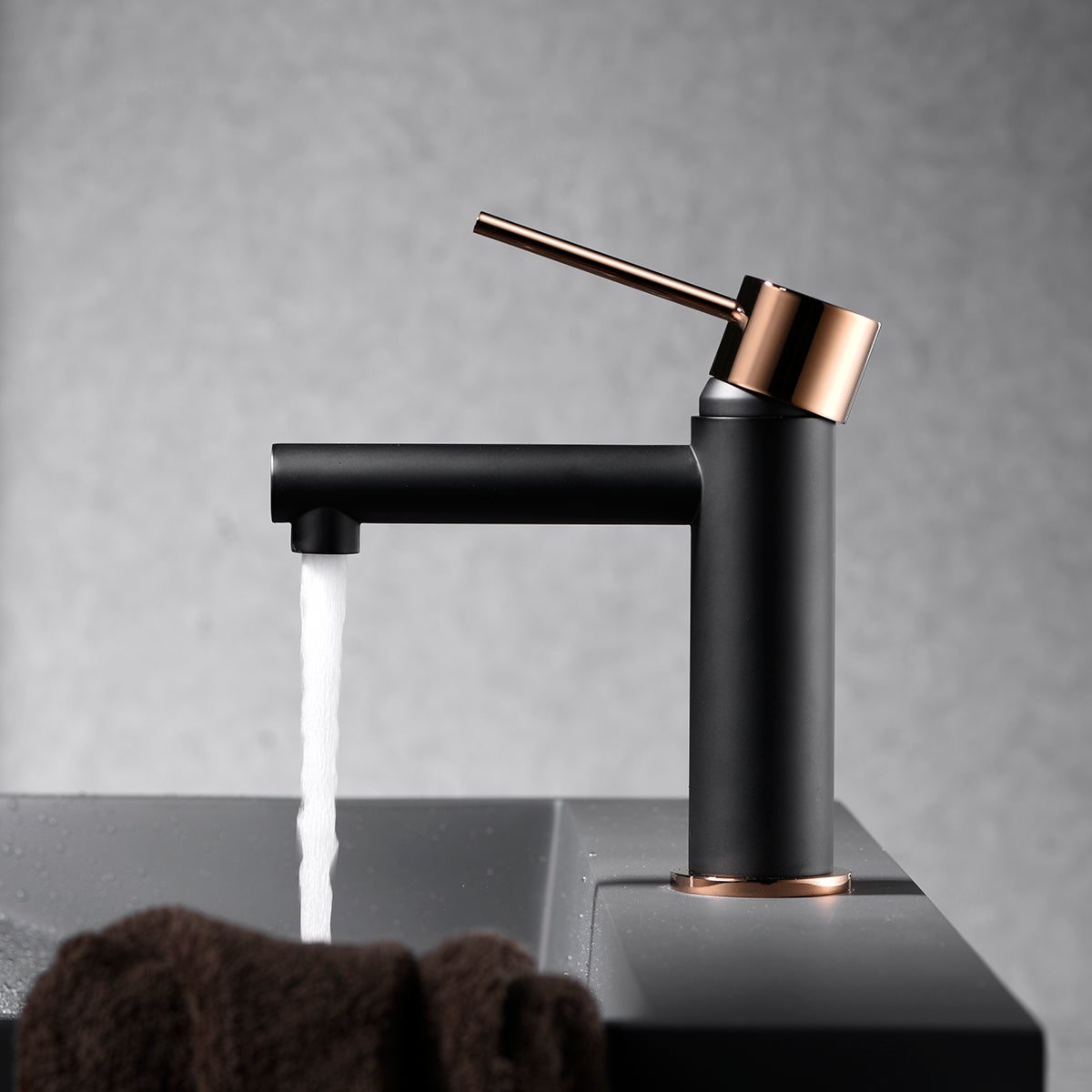 Mitigeur noir matte pour vasque à poser, eau chaude et froide