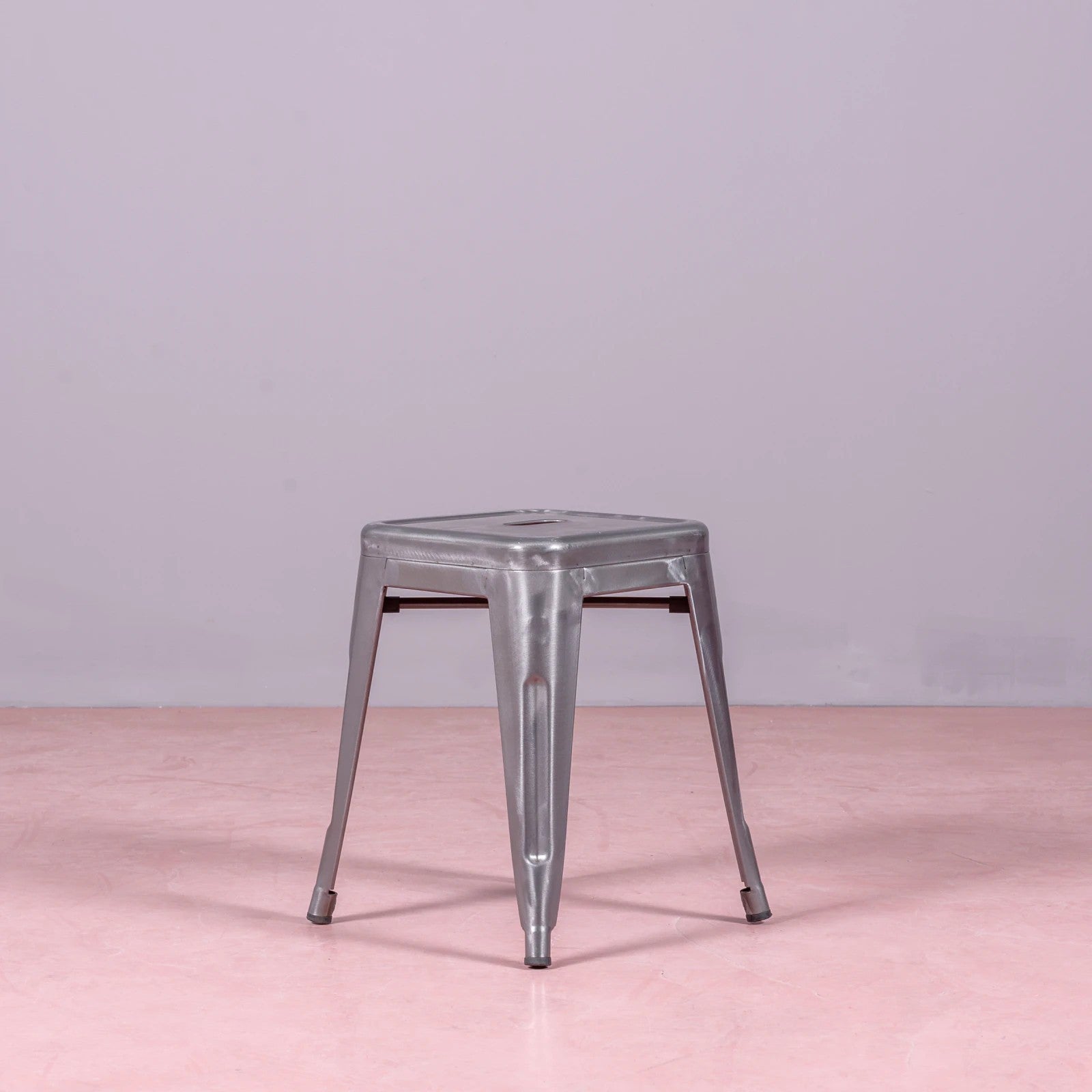 Sgabello basso industriale in acciaio metallizzato (45 cm