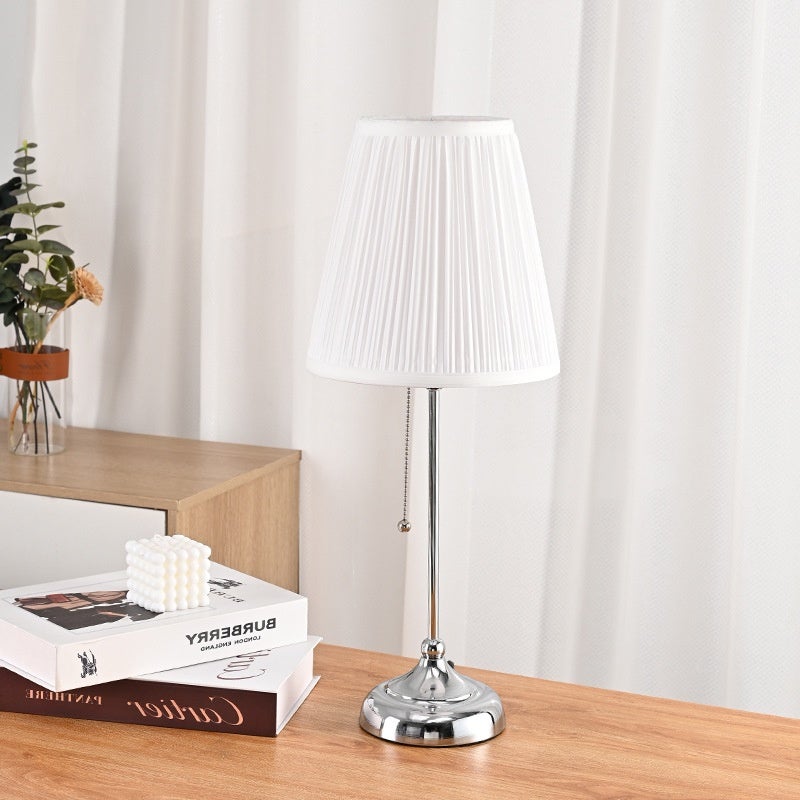 Auledio lámpara de escritorio sencilla para dormitorio, lámpara de luz suave y de bajo consumo para uso diario (plateada)