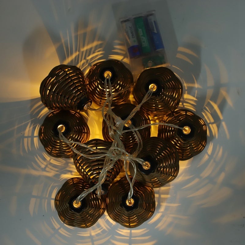 Guirlande lumineuse de 10 lampes en rotin avec boules LED, idéale pour la décoration de mariage et d'intérieur. - 7