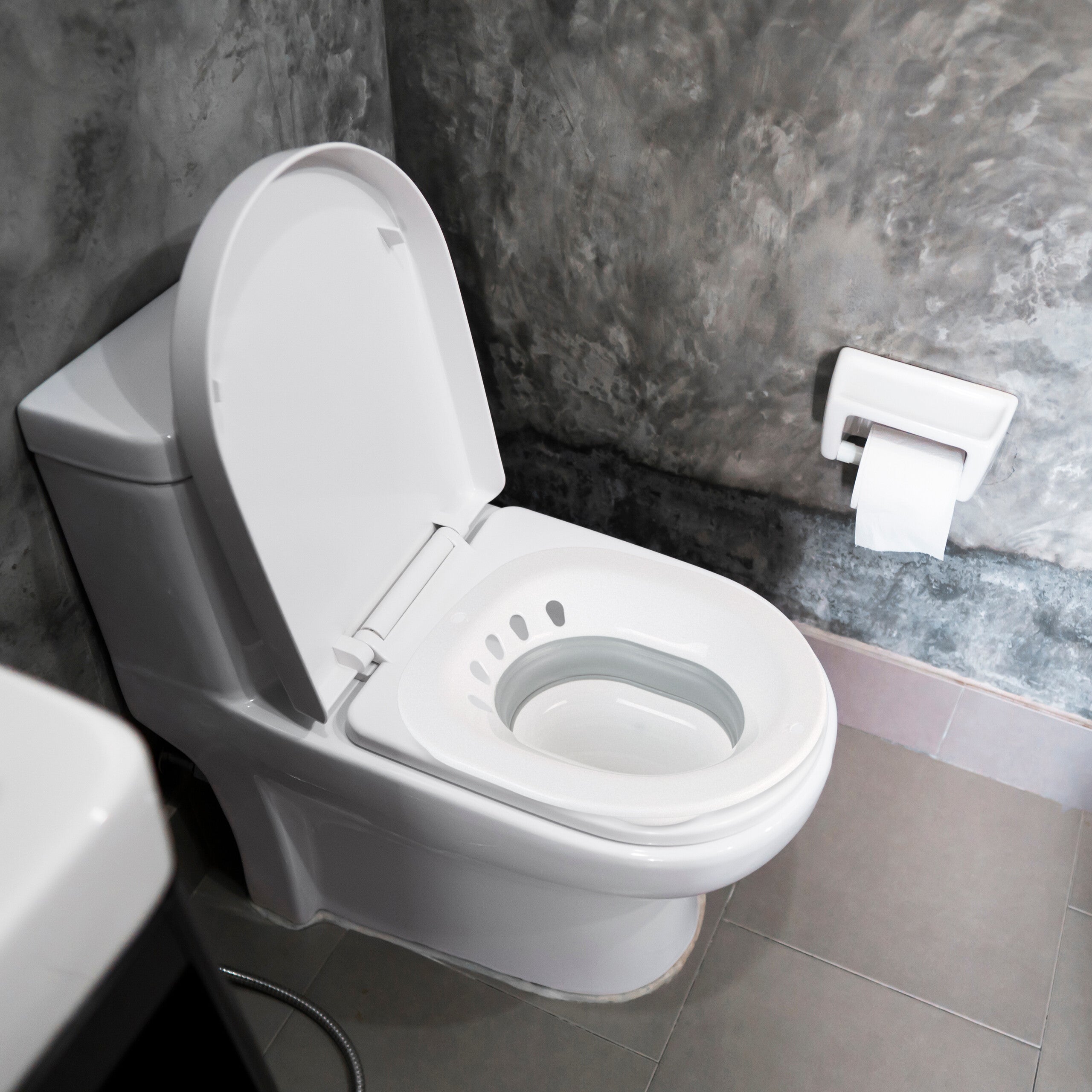 Bain de siège pliable pour WC, 12 x 36 x 39 cm, bidet en PP thermoplastique pour l'hygiène intime, blanc et gris, Relaxdays - 2
