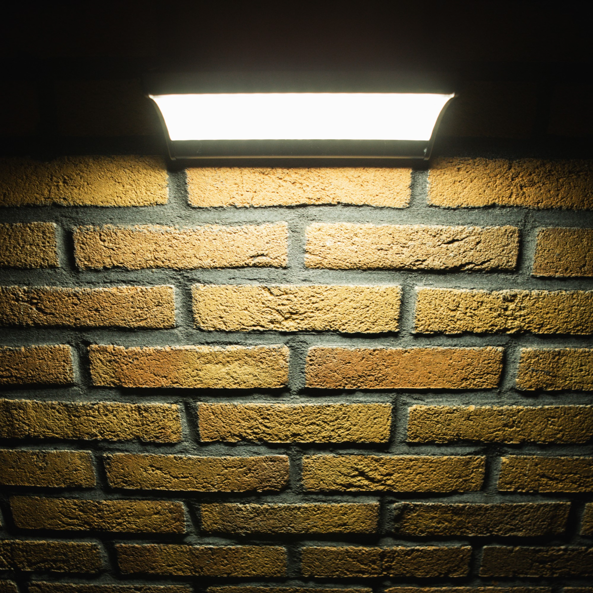 Iplux® Applique murale solaire LED SafeSense Pro - 900 lumens - Haute qualité - Capteur de mouvement - IP65 - 4000K - Aluminium - 3