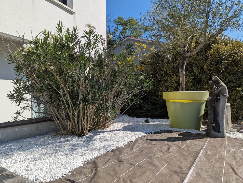 Toile de paillage 130g m2 Vente au mètre Largeur 3,30m Anti-Mauvaises Herbe Coloris Marron Bache Tissée - 6