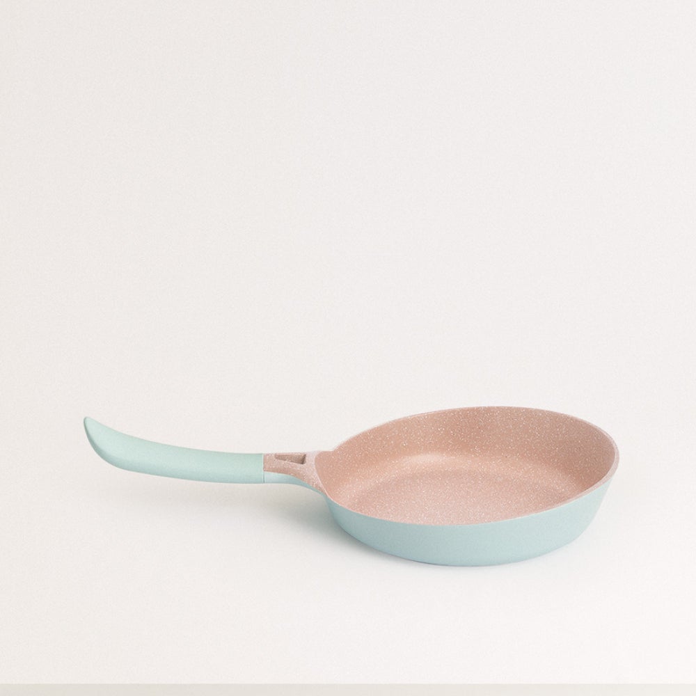 Poêle à frire fonte avec manche bois de 24 à 28 cm - Le Creuset