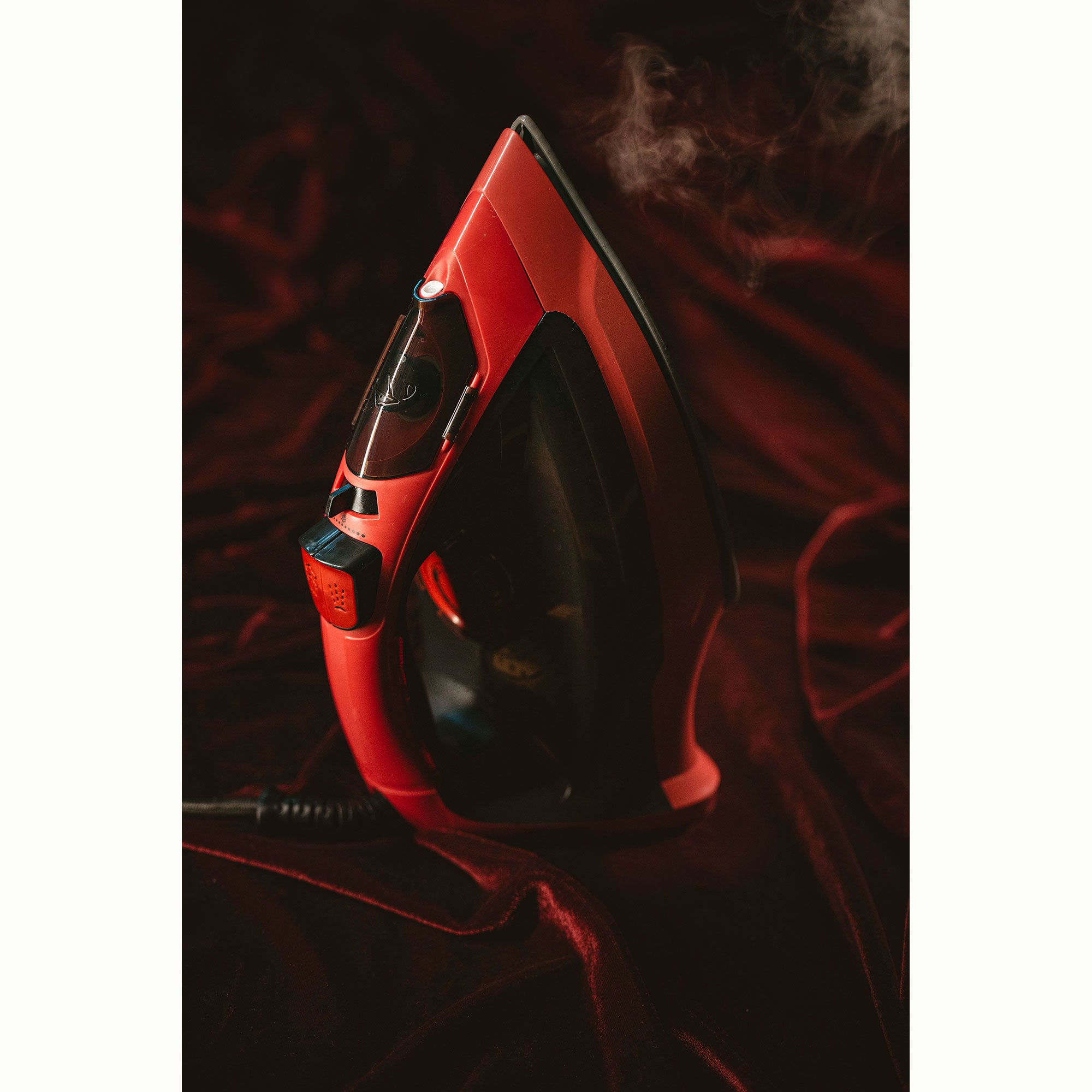 Ferro da Stiro a Vapore Piastra Ceramica, Funzioni Vapore Verticale Autopulente Mesko Nero/Rosso MS5031 3000 - 5