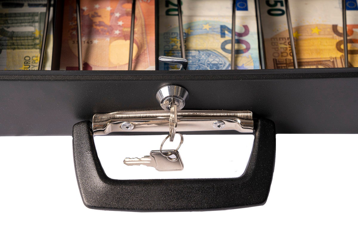 Bij deze banken ga je per 1 juli meer betalen voor je betaalrekening - Kassa