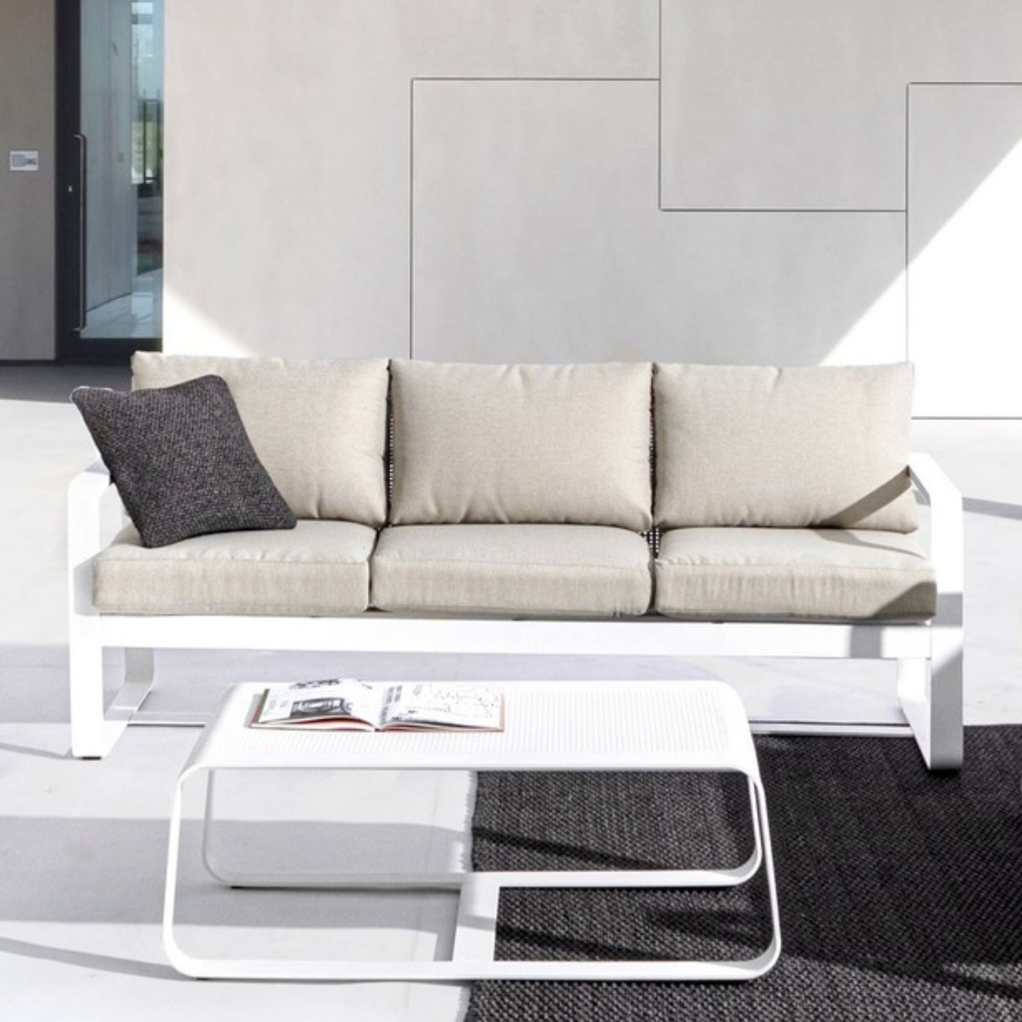 Sofá Lounge Exterior Aluminio 3 Plazas 2 Sillones Con Mesa Cafetera Merrigan Blanco Bizzotto - 2