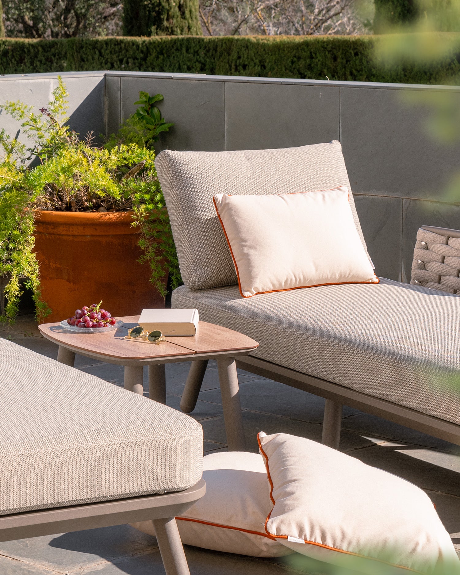 Table d'appoint de jardin modulable taupe et imitation bois - Matilda - 3