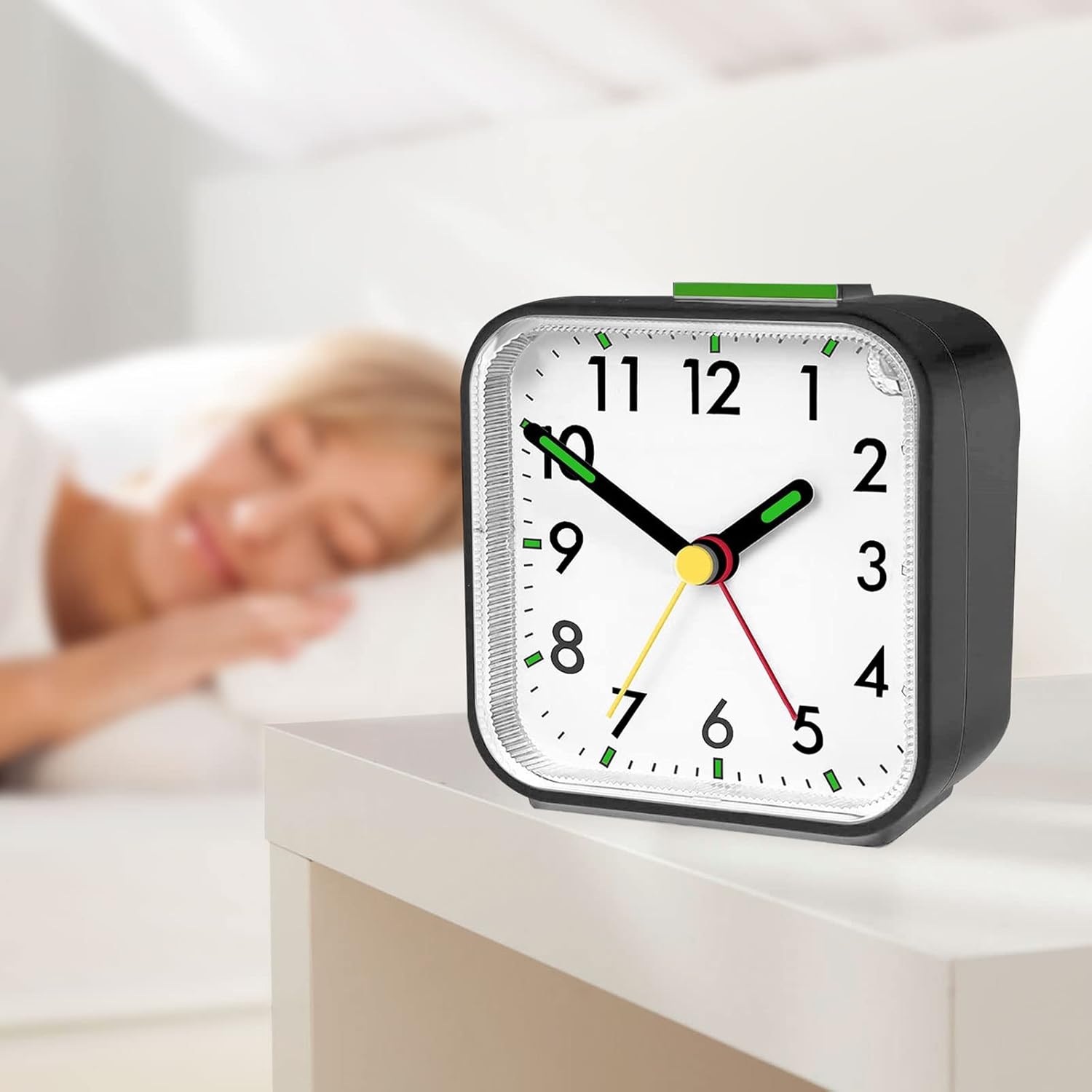 Réveil de voyage analogique silencieux, petit format, sans tic-tac, avec veilleuse et fonction snooze, fonctionnant sur piles, grand écran, idéal po - 2
