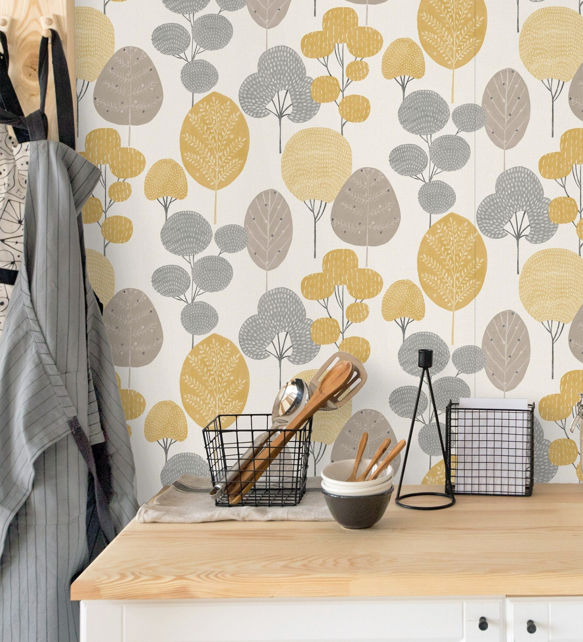 Papier peint lessivable arbres dans la fôret nordique gris et moutarde - Memorial Park 680924 de GAULAN - Rouleaux de 10 m x 0,53 m - 5