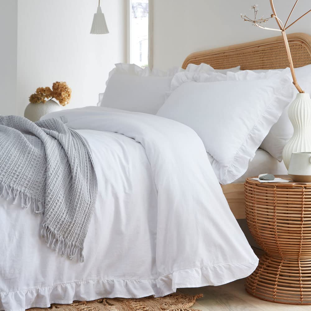 Appletree Loft - Set copripiumino con volant Cassia, 100% cotone, per letto king size, colore: Bianco - 3