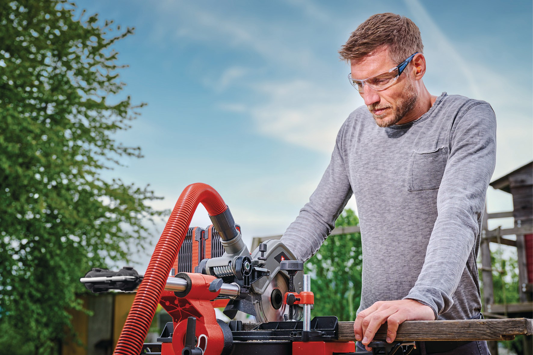 Piła ukośna bezprzewodowa Einhell TE-SM 36/8 L laser i ergonomiczny design - 4
