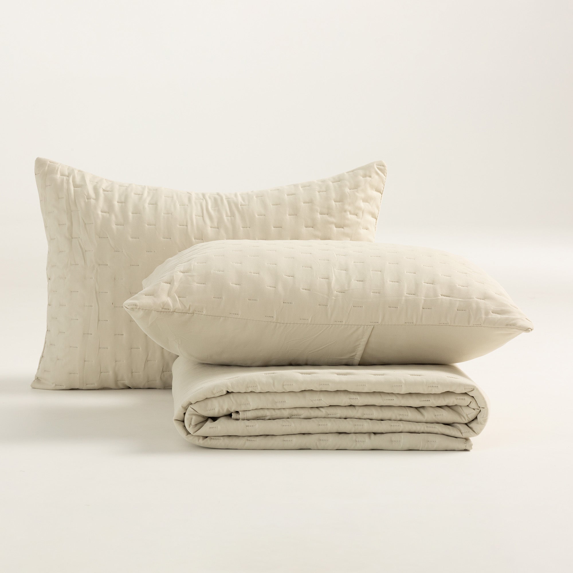 Couvre-lit matelassé uni avec taie d'oreiller 180x270 + 50x70 cm beige - 6