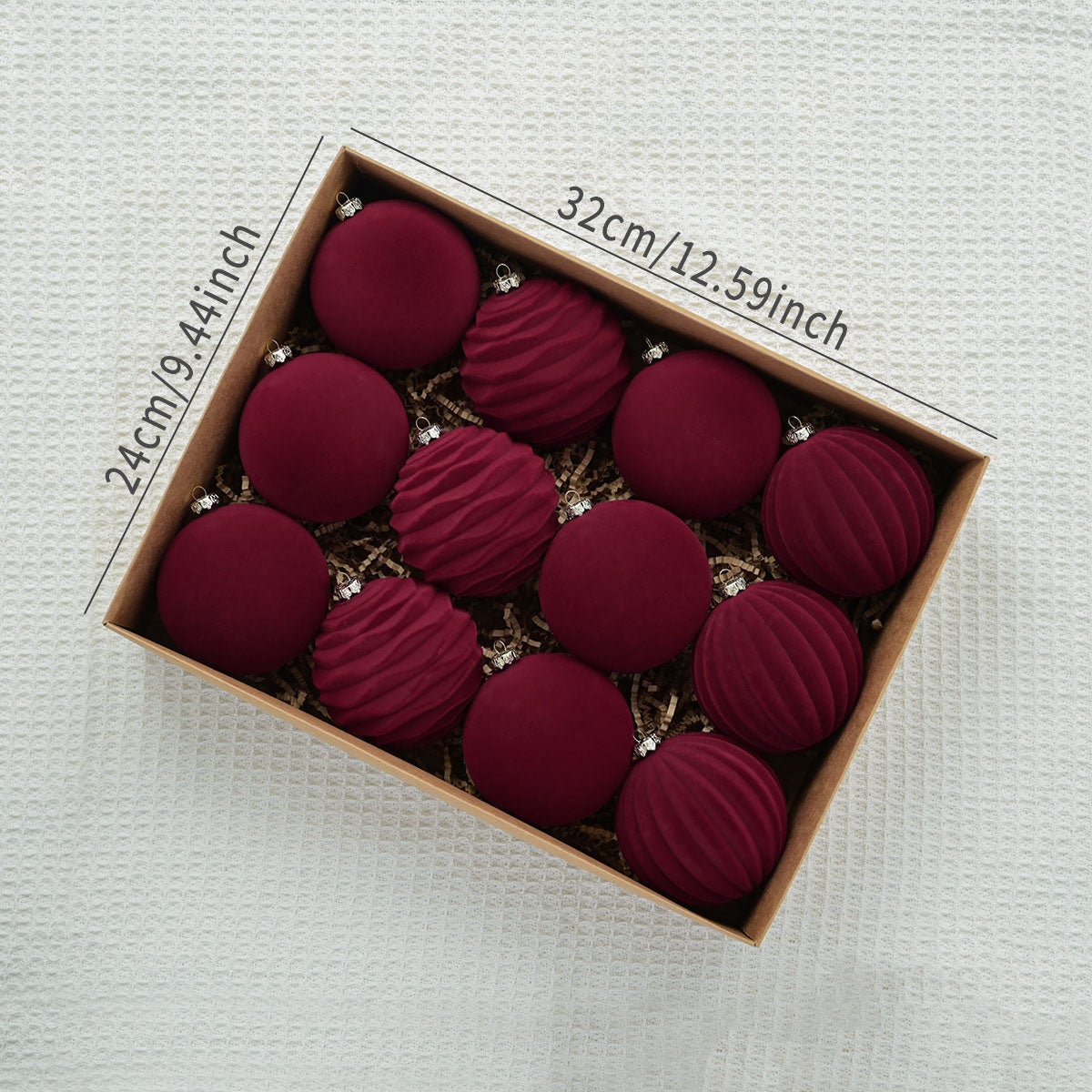 12 peças de decorações de bola de Natal retro requintadas, bolas de Natal de veludo, 8 cm, cor de vinho - 2