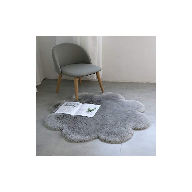 Dywan ze sztucznej owczej skóry, 45 x 45 cm, imitacja polaru, miękki i puszysty, długie włosie, na krzesło lub sofę, szary.