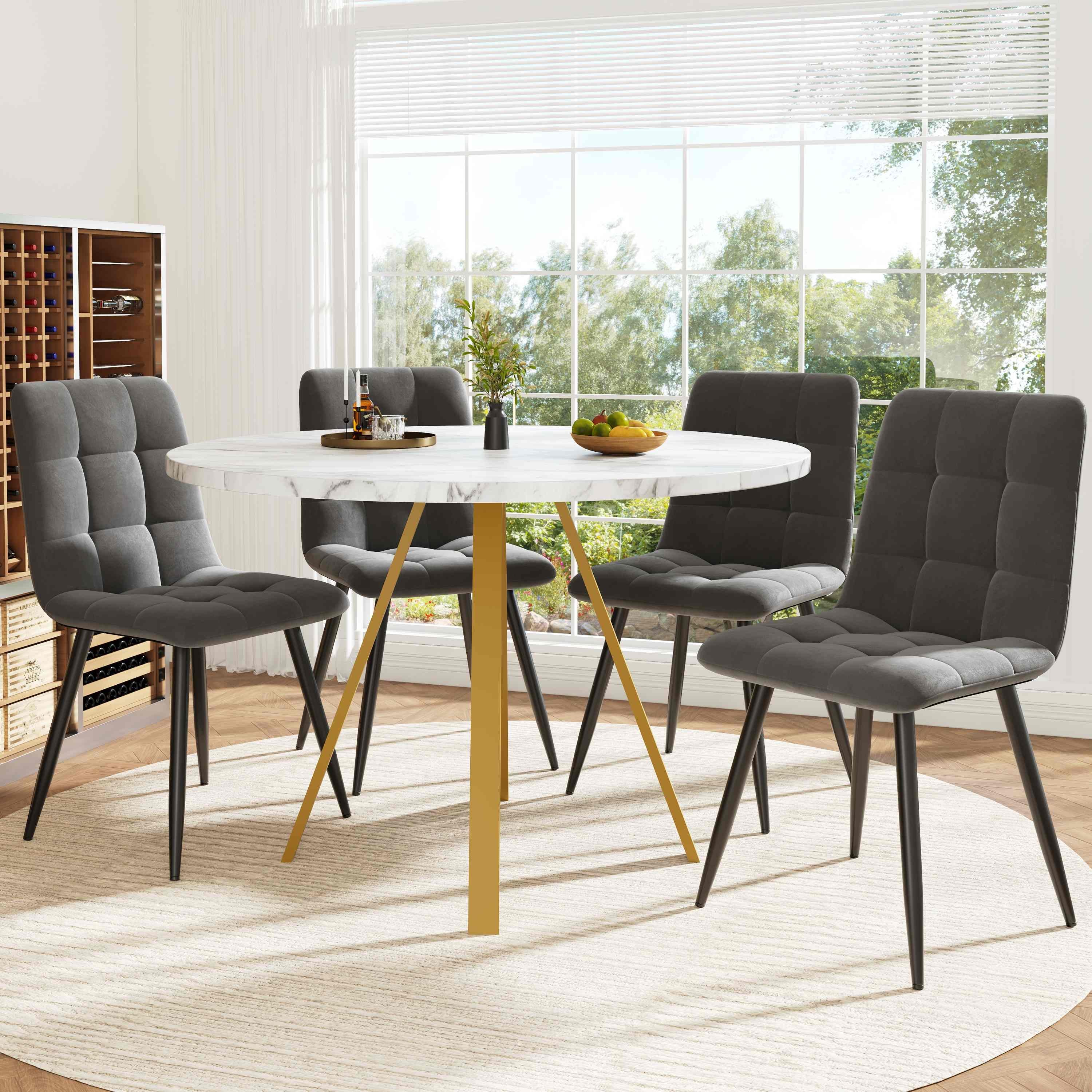Table ronde / extensible en ovale avec 4 chaises confortables – Très bon état - Ameublement