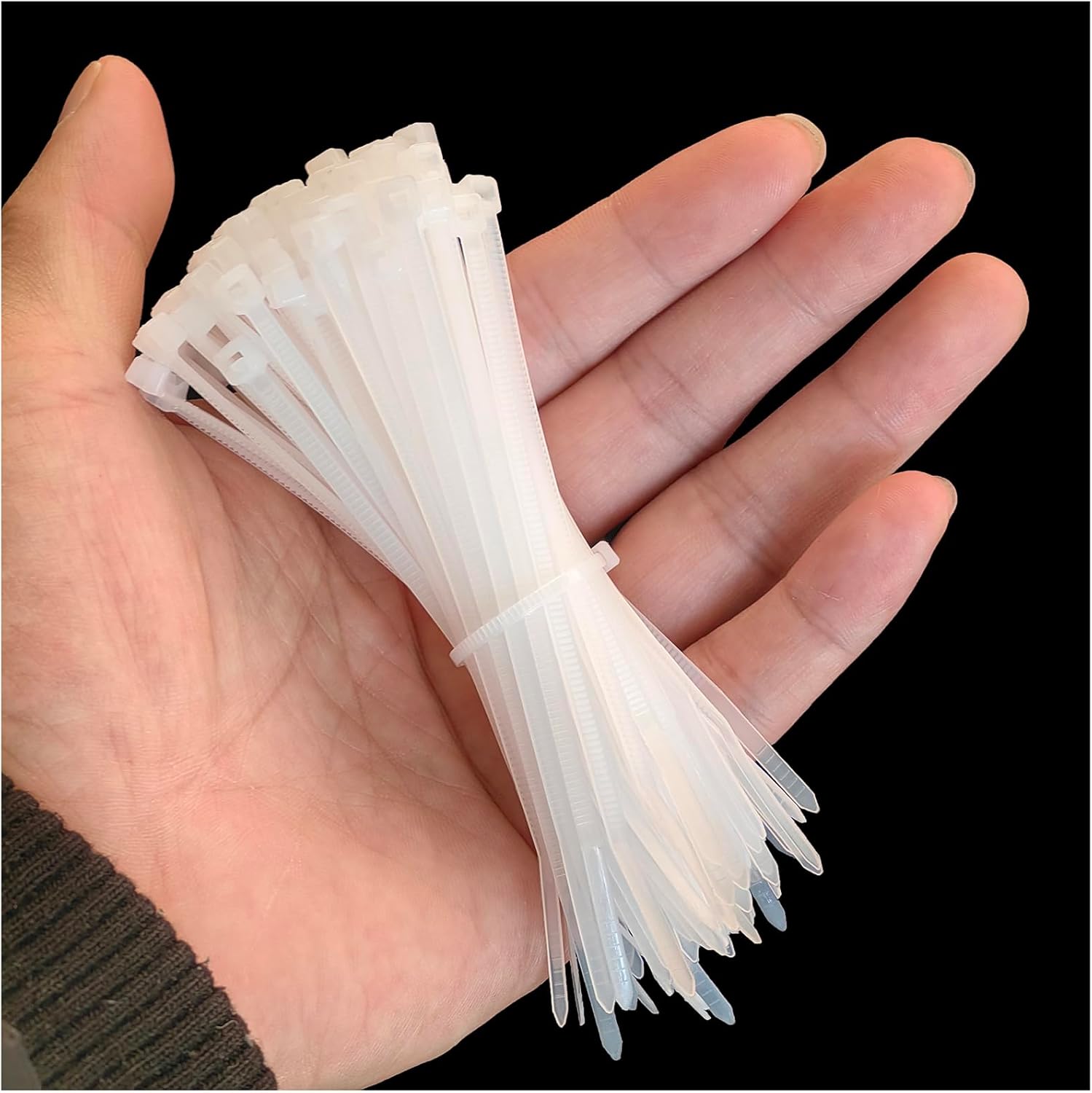 Zestaw 100 białych mini-opasek zaciskowych, 100 mm x 2,5 mm, wykonanych z tworzywa sztucznego, odpornych na rozciąganie, samozaciskowych z nylonu