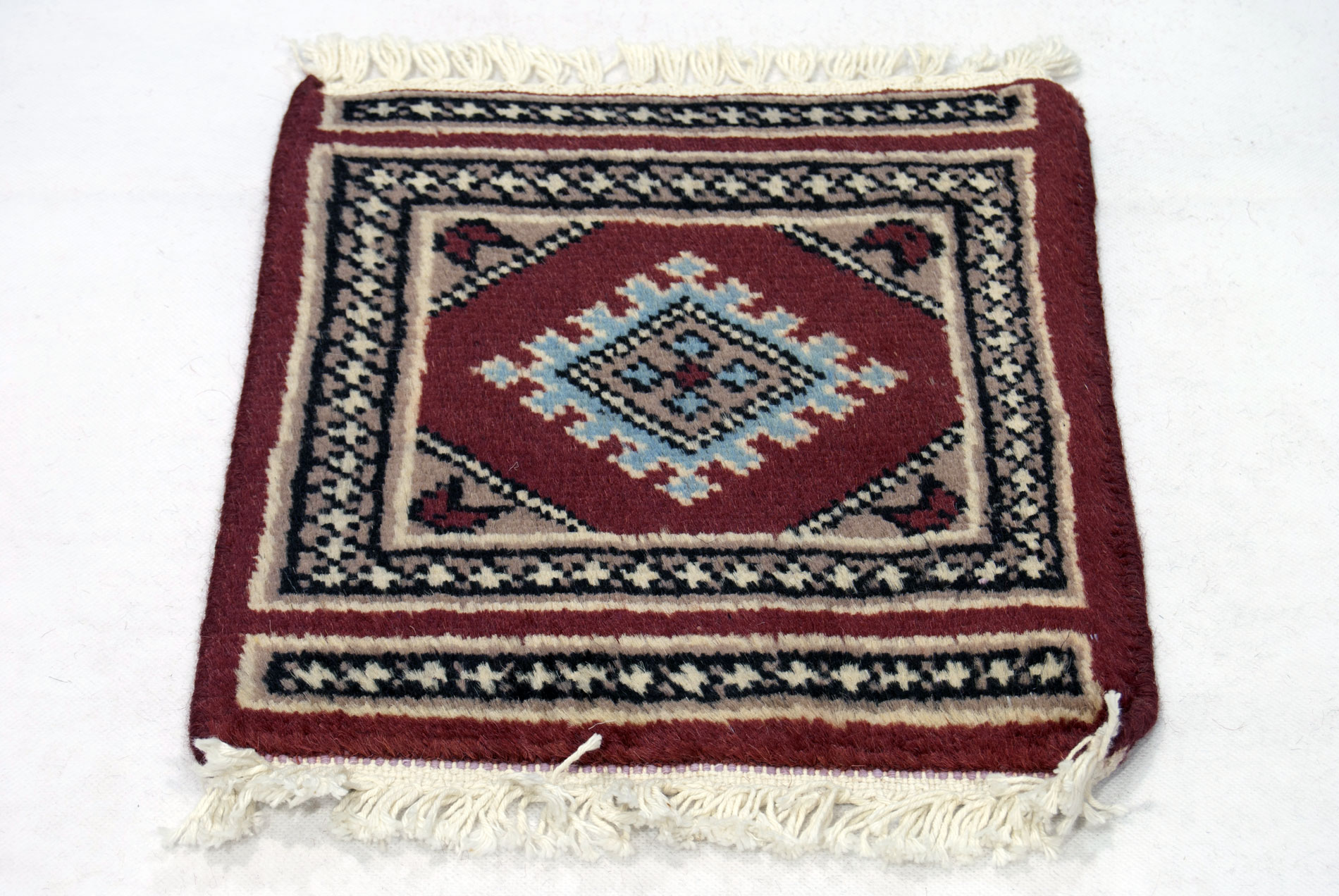 Mały dywan z wełny merynosów Islamabad - 30x30 cm (GalleriaFarah1970)