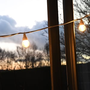 Guirlande guinguette Tradition à filament blanc chaud - 5m prolongeable câble blanc - 10 globes à filaments - Chromex