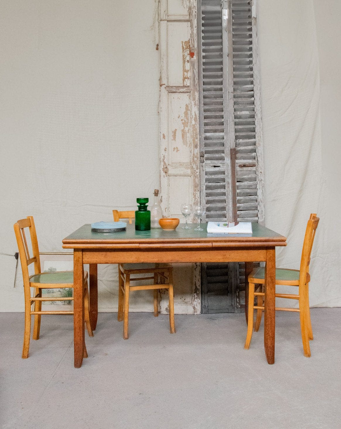 Salle à manger complète en excellent état - Table, 6 chaises, 2 living Salle à manger complète en excellent état - Table, 6 chaises, 2 living