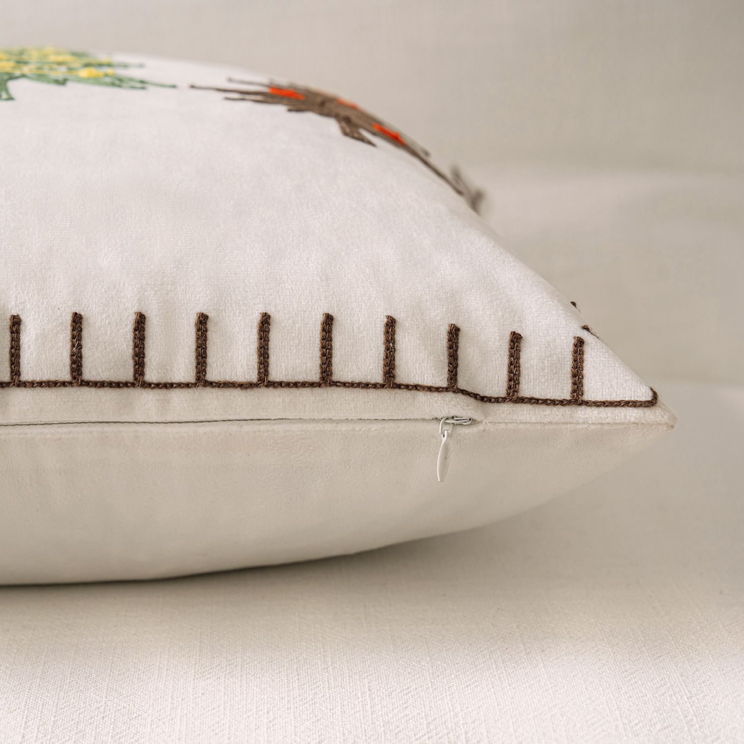 Conjunto de capas de almofada decorativas de Natal com 2 peças para sala de estar, desenho de árvore de Natal bordado, branca, 45 x 45 cm - 3