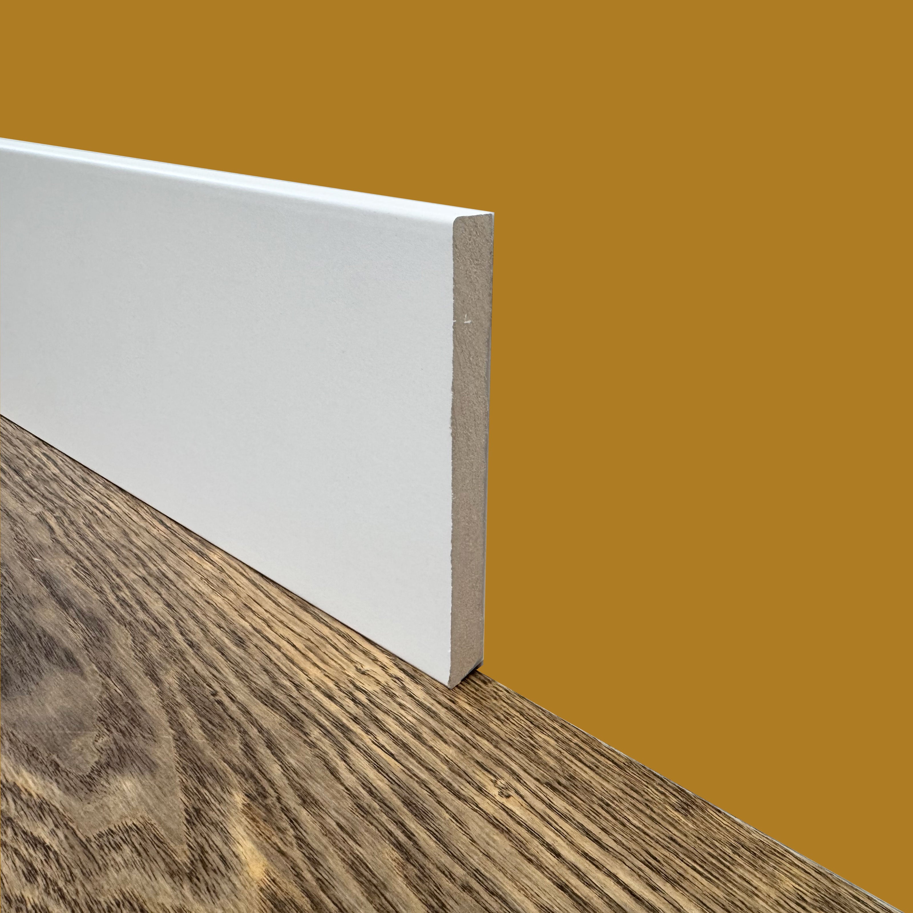 PLINTHE CARRÉE en FIBRE DE BOIS COMPACTE 120X12 BLANC 9016 (prix au mètre linéaire) - 3