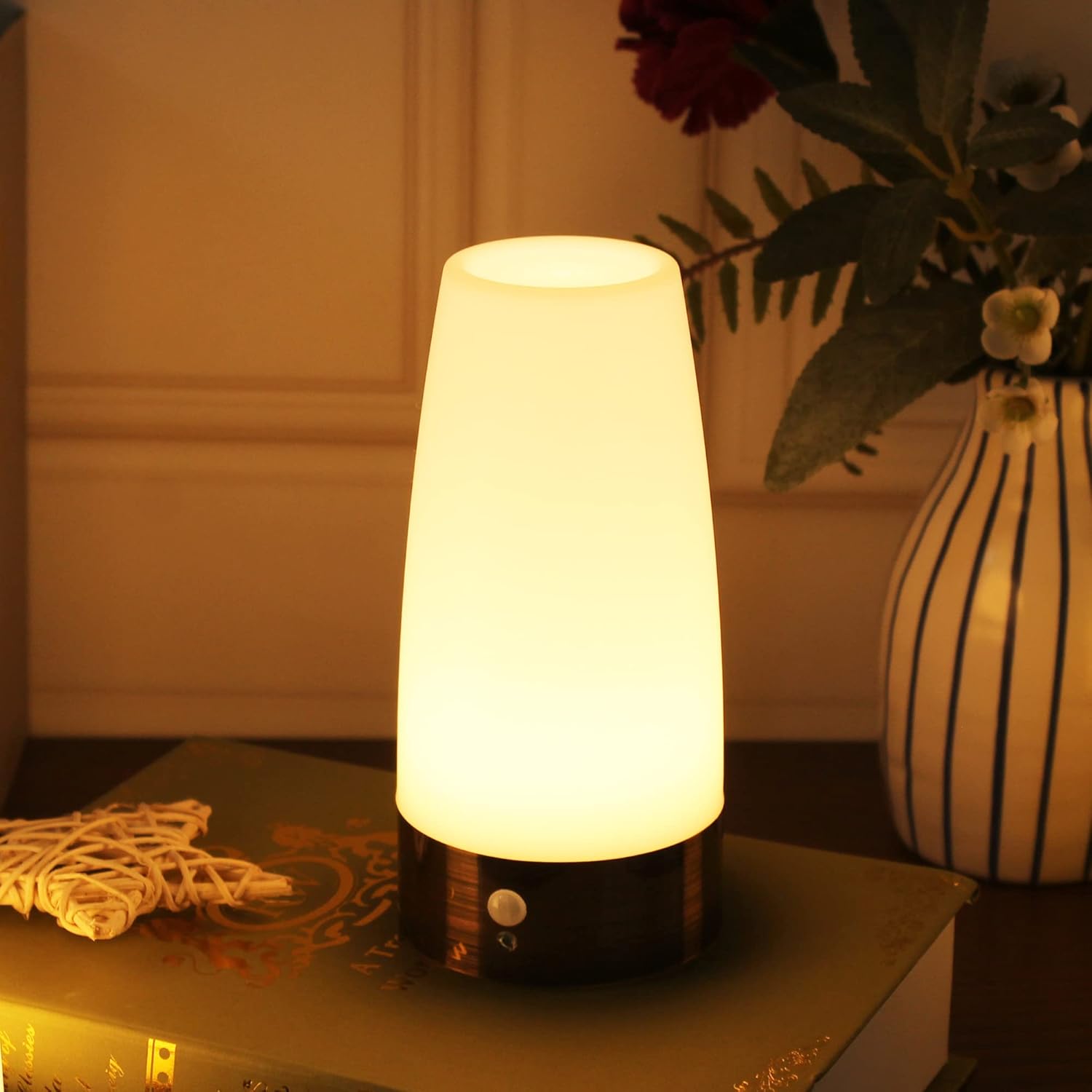 Lampa stołowa, lampka nocna LED w stylu retro, lampka nocna z bezprzewodowym czujnikiem ruchu PIR, zasilana 3 bateriami AAA 1,5 V (nie dołączone)