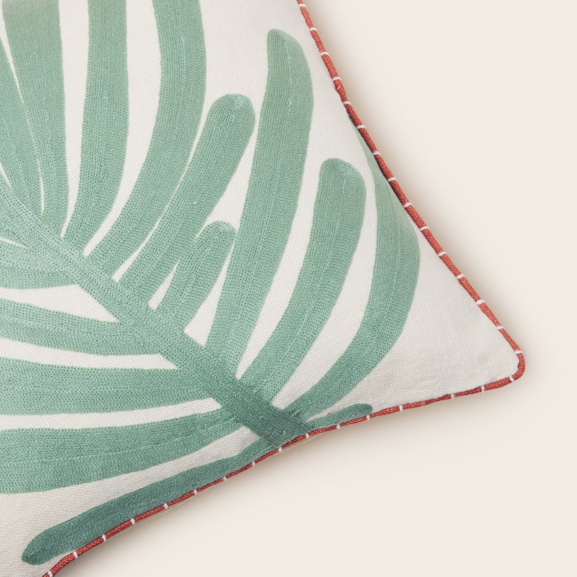 Housse De Coussin en Feuille de palmier brodée TROPI Vert 40x40 cm - 2