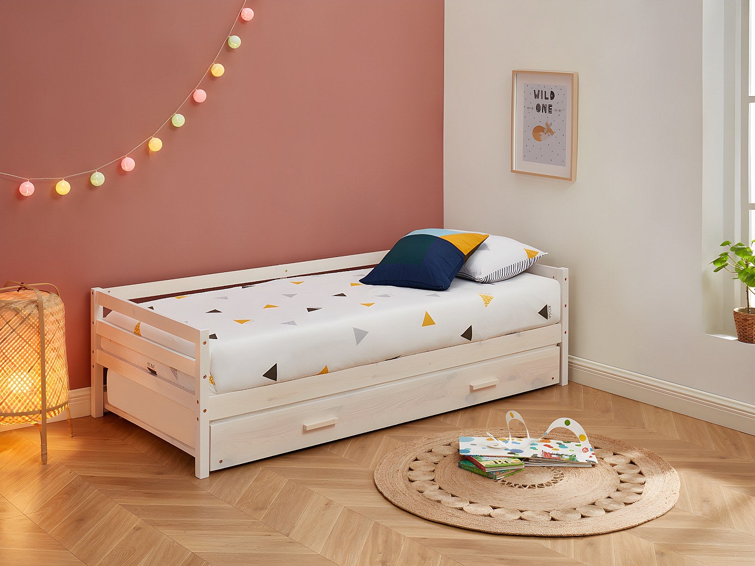 Łóżko wysuwane – 2 × 90&amp;nbsp;×&amp;nbsp;190 cm – lite drewno sosnowe i MDF – kolor biały, z materacem w zestawie - AEDAN II