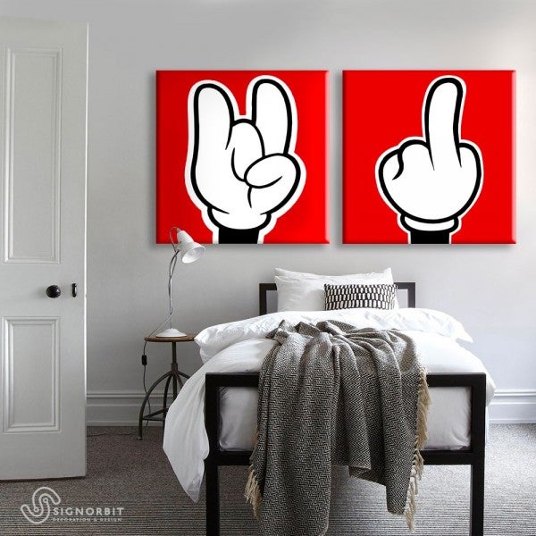 Obraz na płótnie z dłonią Myszki Miki na drewnianej ramie 80x80 cm