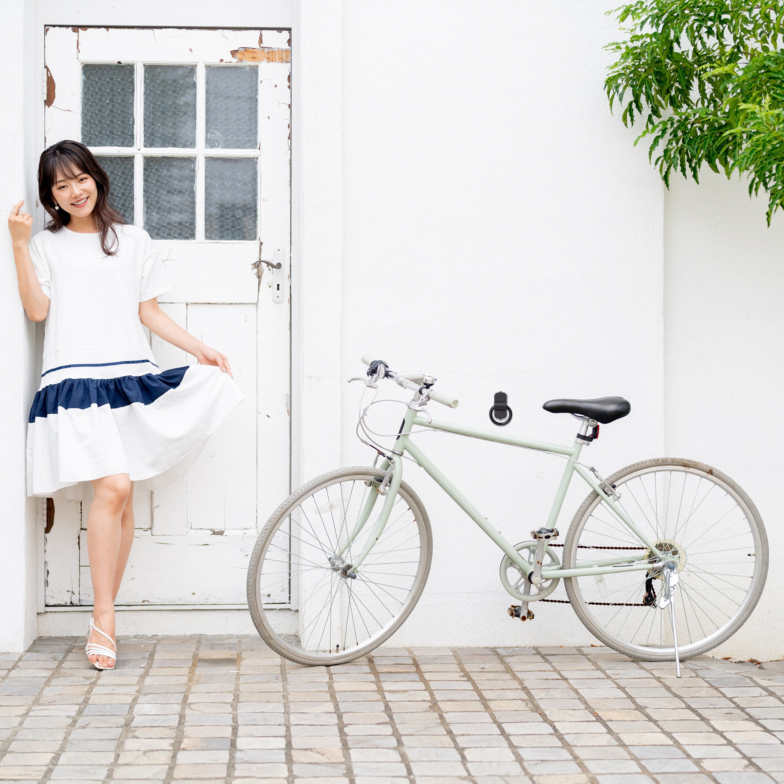 Ancrage mural ou au sol, pour vélo ou moto, anneau de 14 mm, acier, plastique, sécurité, noir, Relaxdays - 3